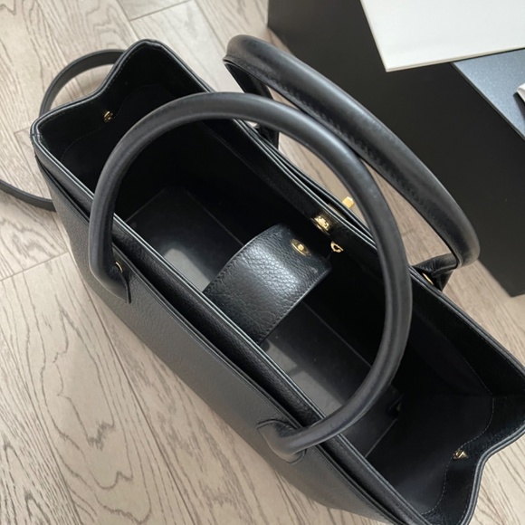 Chanel Executive Cerf Tote In calf leather, black with gold hardware - Picture 3 of 13